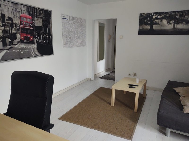 Romana, Magheru 32-36, intrare de pe bulevard,