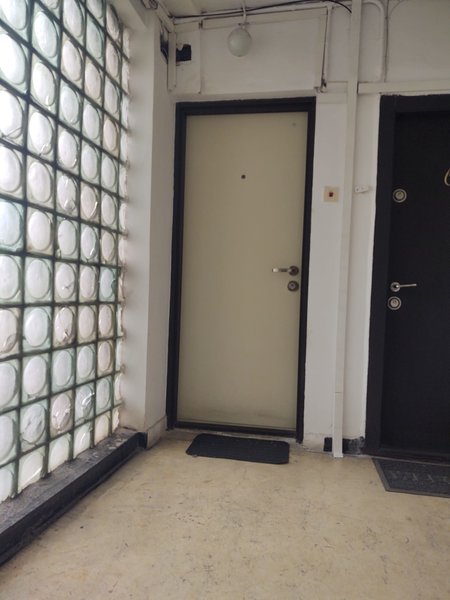 Romana, Magheru 32-36, intrare de pe bulevard,